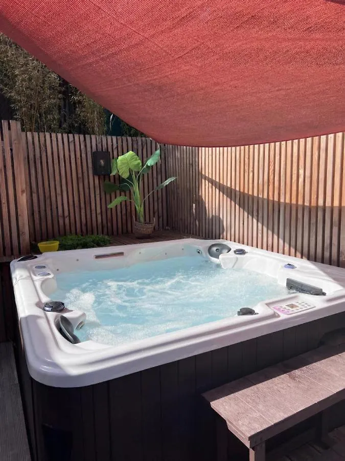 Magnifique T2 Jacuzzi Piscine Apartment Frejus